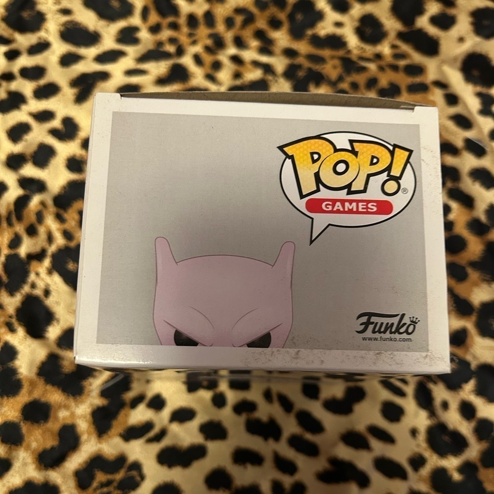 Mewtwo Funko Pop! No. 581 - Picture 2 of 6